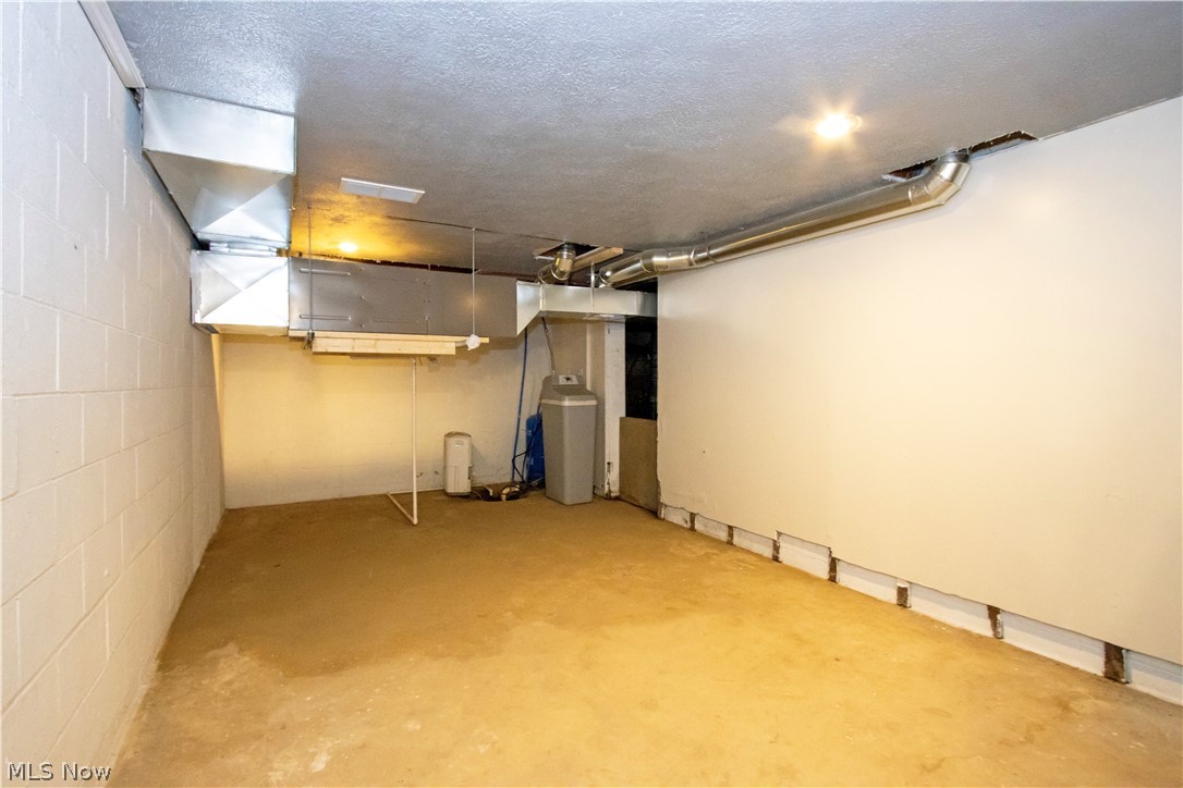 14069 Township Road 1058 Lakeville OH 44638