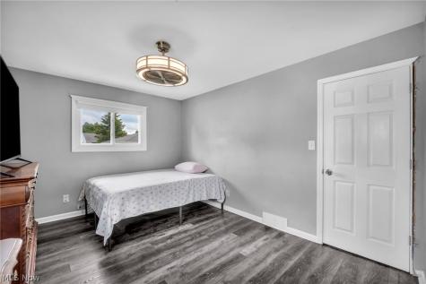 14291 Gallatin Boulevard Brook Park OH 44142