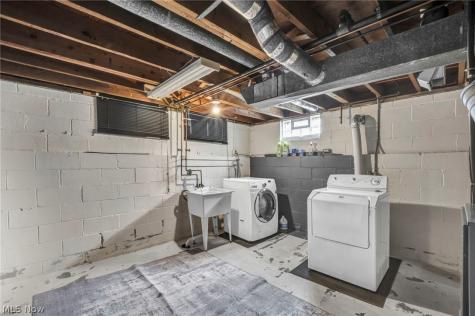 14291 Gallatin Boulevard Brook Park OH 44142