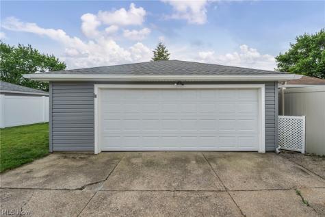 14291 Gallatin Boulevard Brook Park OH 44142