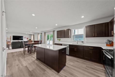 4636 Erhart Drive Lorain OH 44053