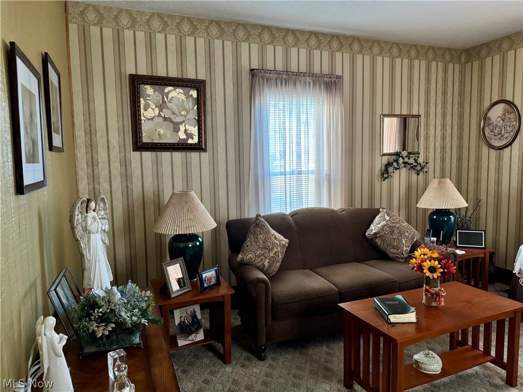 314 W 3rd Street Uhrichsville OH 44683