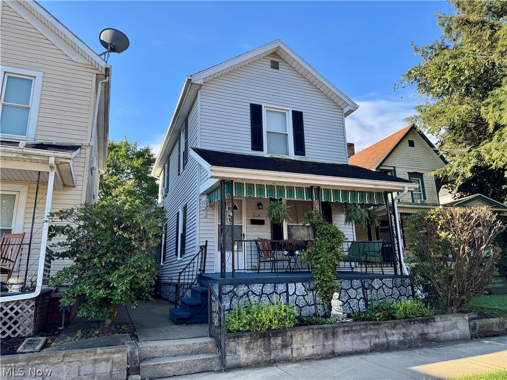 314 W 3rd Street Uhrichsville OH 44683