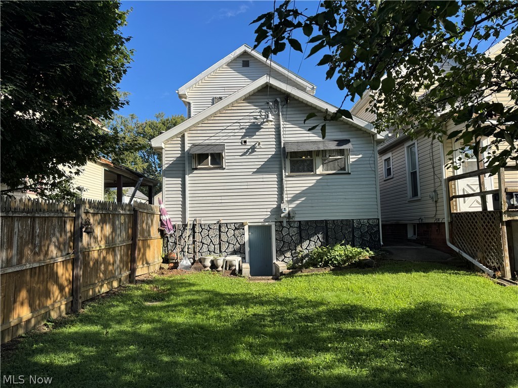 314 W 3rd Street Uhrichsville OH 44683