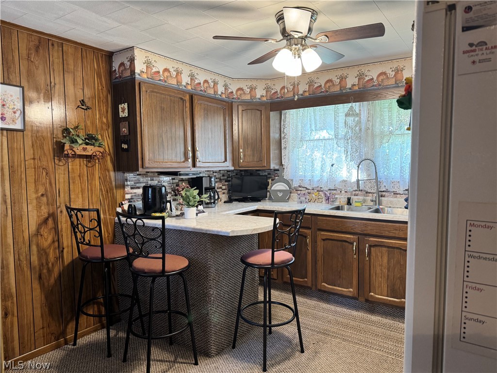314 W 3rd Street Uhrichsville OH 44683