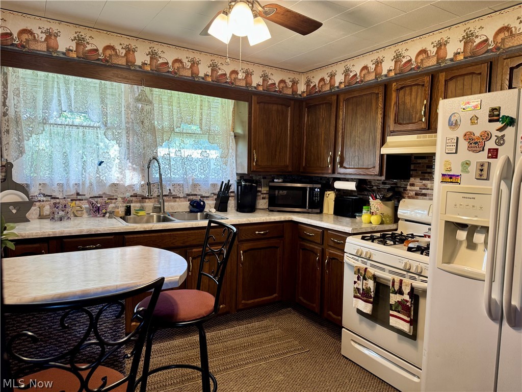 314 W 3rd Street Uhrichsville OH 44683