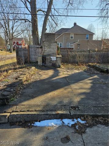 671 Moreley Avenue Akron OH 44320