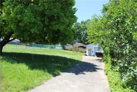 649 Standish Street NW Massillon OH 44647
