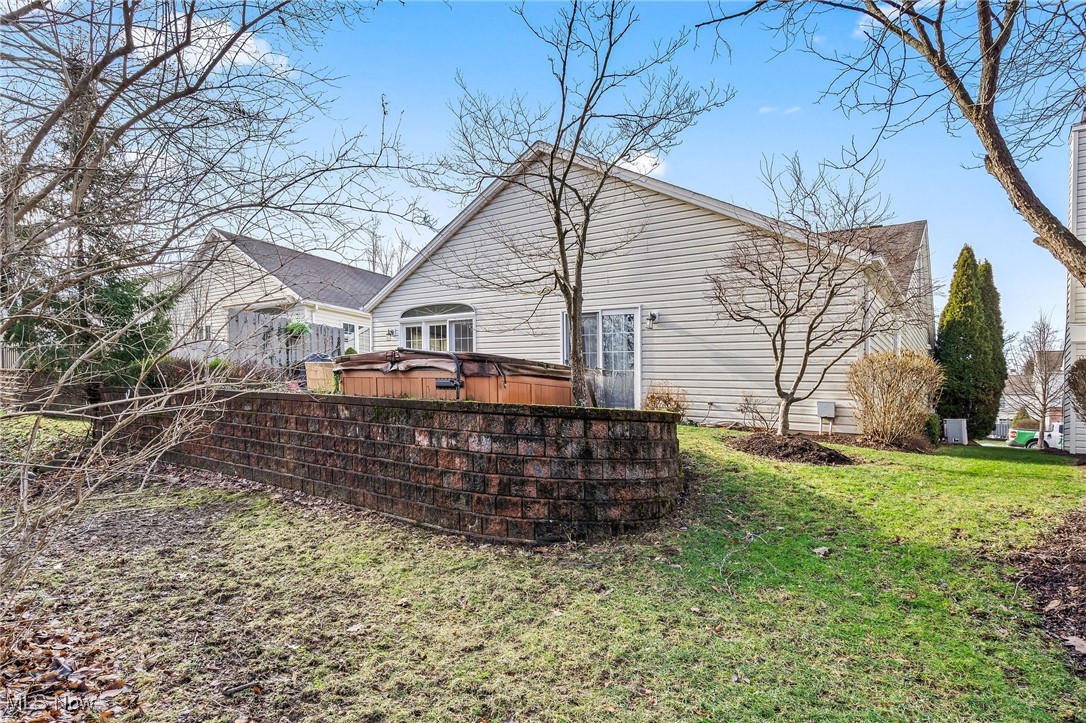16541 Sunwood Oval Strongsville OH 44136