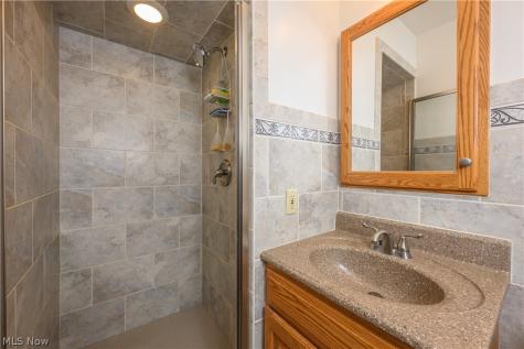3820 Valley Drive Norton OH 44203