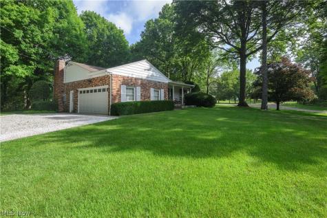 3820 Valley Drive Norton OH 44203
