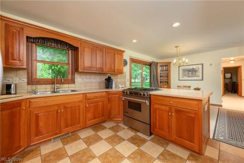 3820 Valley Drive Norton OH 44203