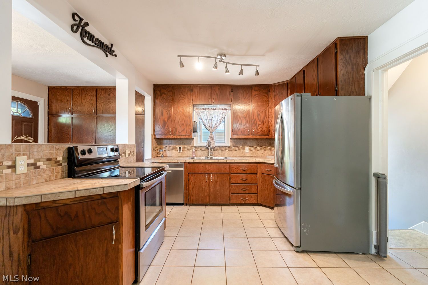 156 Canton Road Akron OH 44312
