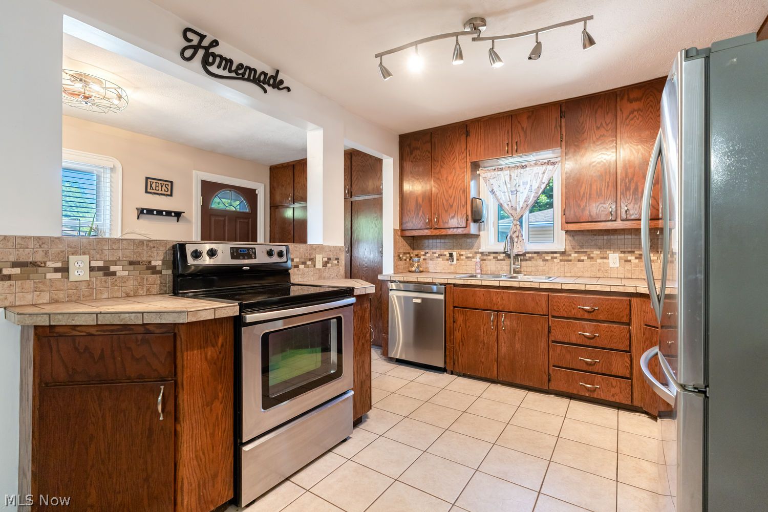 156 Canton Road Akron OH 44312