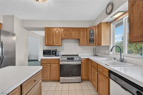 7171 Rustic Oval Seven Hills OH 44131