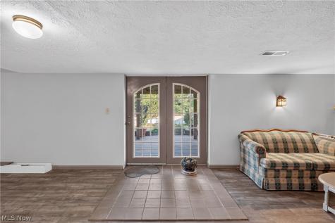 7171 Rustic Oval Seven Hills OH 44131