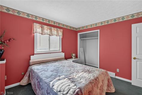 7171 Rustic Oval Seven Hills OH 44131