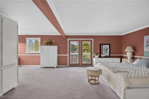 7171 Rustic Oval Seven Hills OH 44131