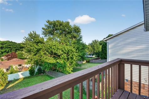 7171 Rustic Oval Seven Hills OH 44131