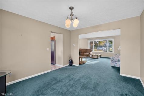 7171 Rustic Oval Seven Hills OH 44131