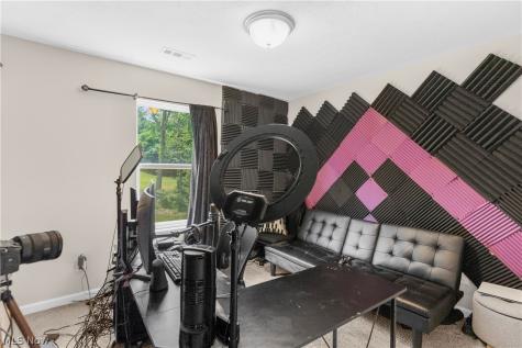 1220 Selena Grove Uniontown OH 44685