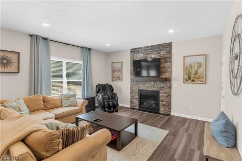 1220 Selena Grove Uniontown OH 44685