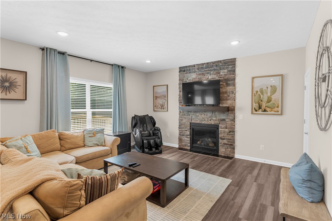 1220 Selena Grove Uniontown OH 44685