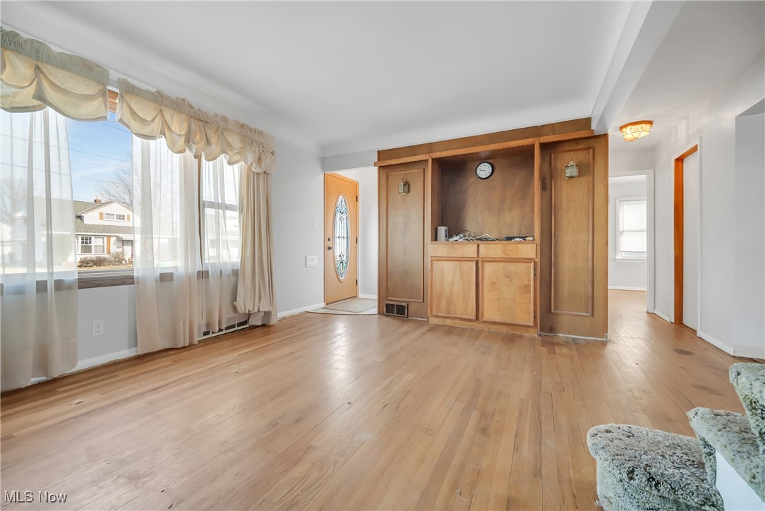 30018 Warren Road Wickliffe OH 44092