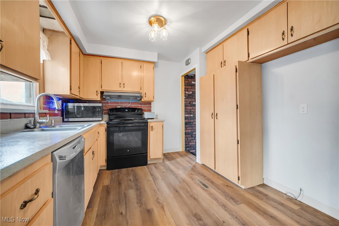 30018 Warren Road Wickliffe OH 44092