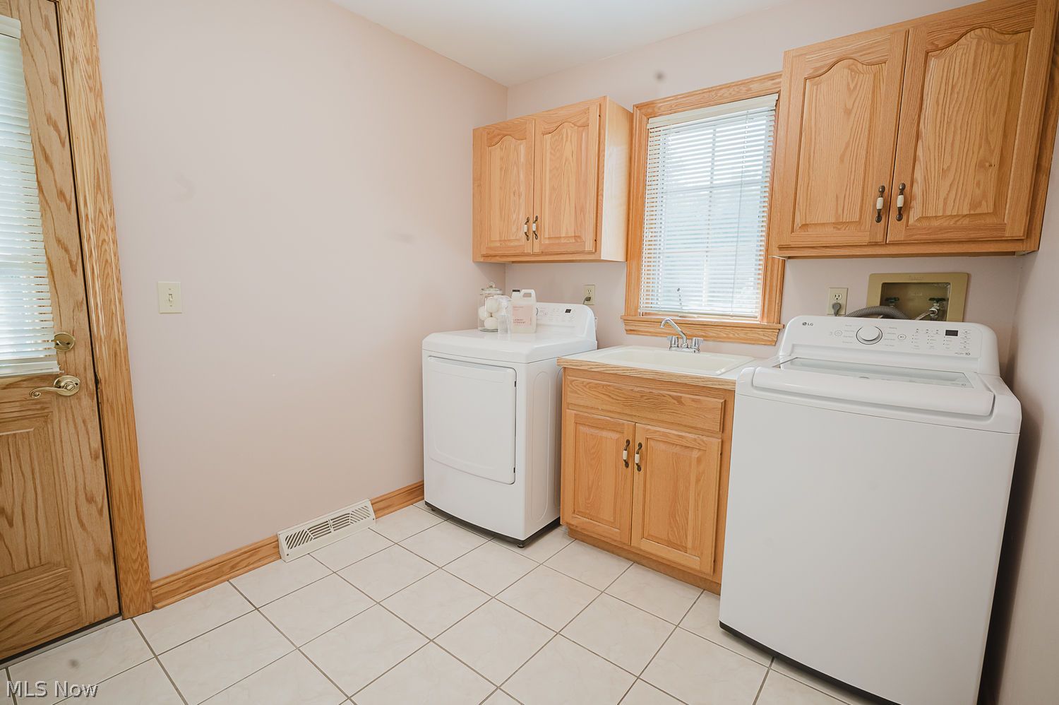 111 Kings Lane Canfield OH 44406
