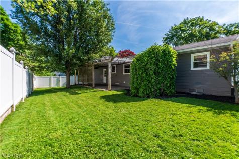 11255 Eleanor Avenue NE Hartville OH 44632