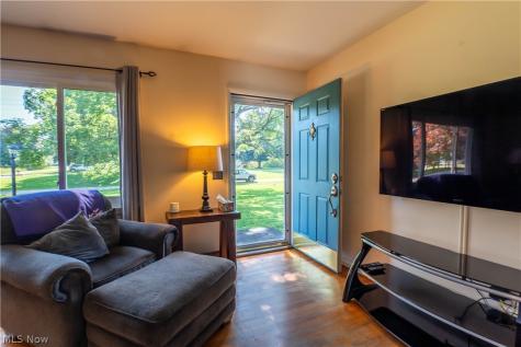 11255 Eleanor Avenue NE Hartville OH 44632
