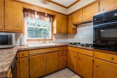 11255 Eleanor Avenue NE Hartville OH 44632