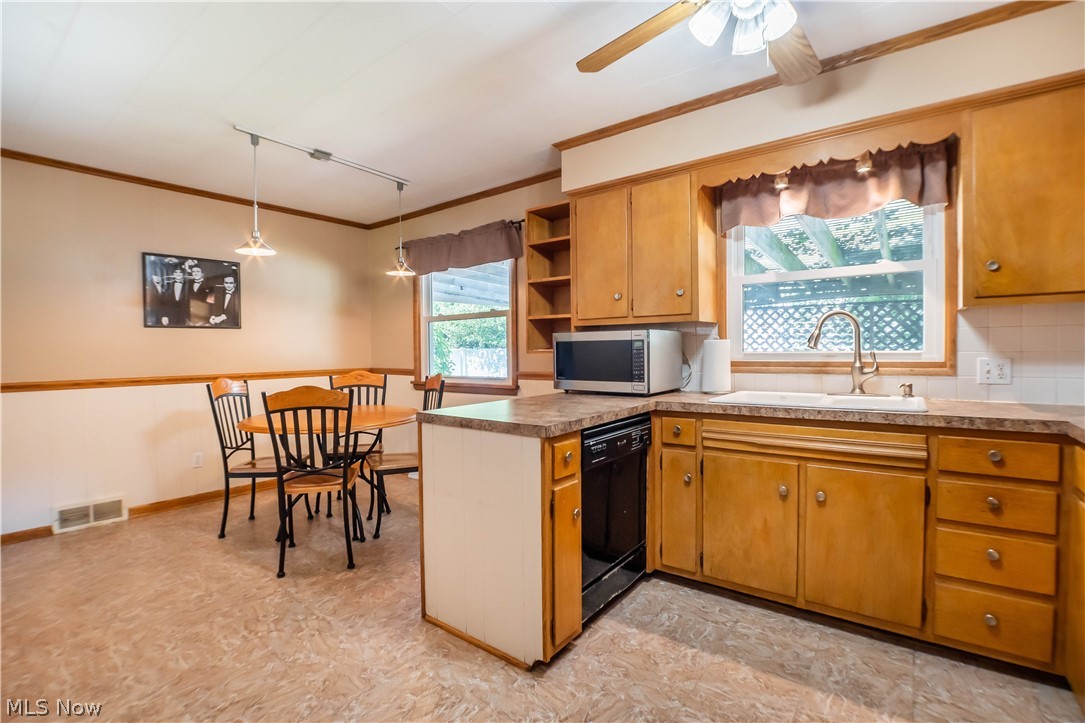 11255 Eleanor Avenue NE Hartville OH 44632