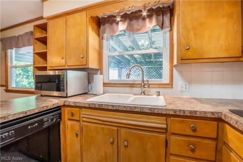 11255 Eleanor Avenue NE Hartville OH 44632