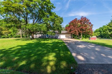 11255 Eleanor Avenue NE Hartville OH 44632
