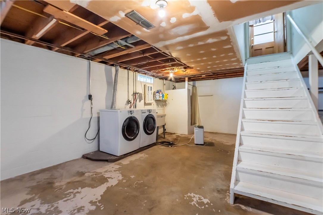 11255 Eleanor Avenue NE Hartville OH 44632