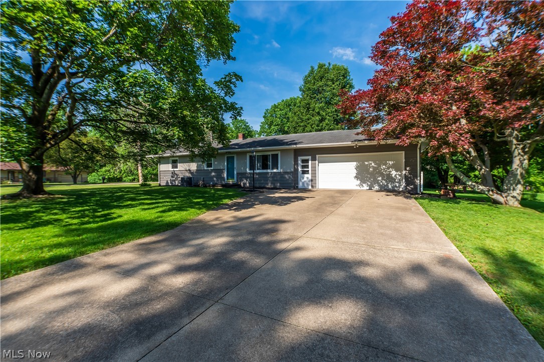 11255 Eleanor Avenue NE Hartville OH 44632