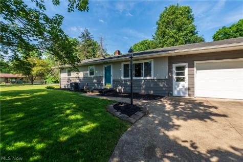 11255 Eleanor Avenue NE Hartville OH 44632