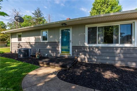 11255 Eleanor Avenue NE Hartville OH 44632