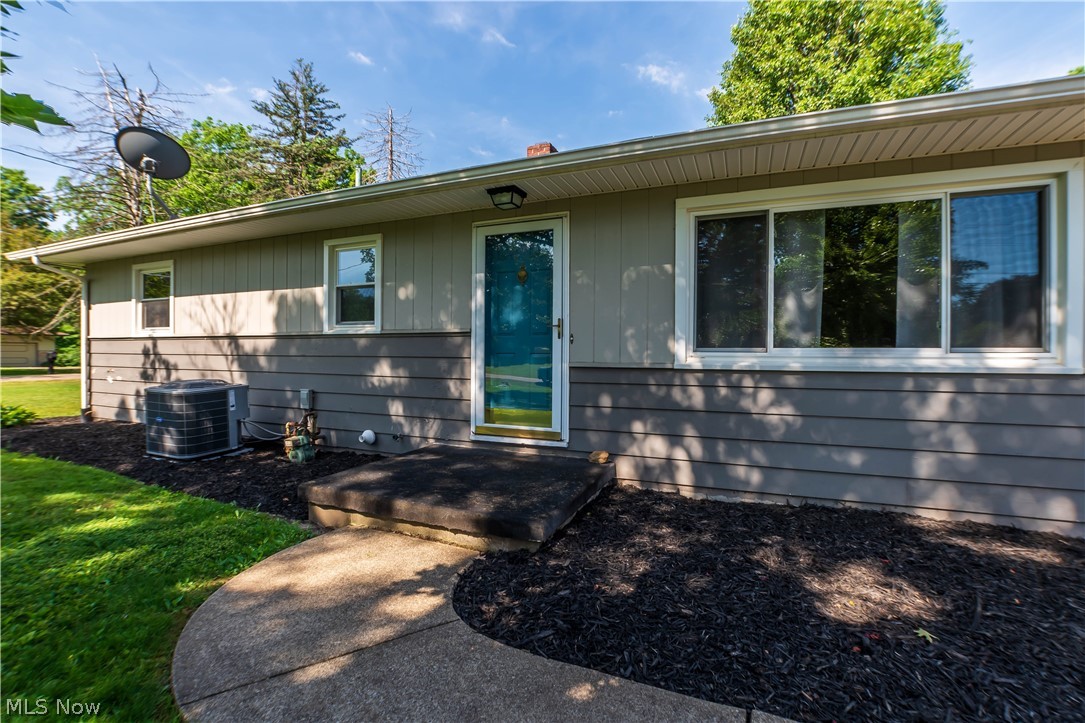 11255 Eleanor Avenue NE Hartville OH 44632