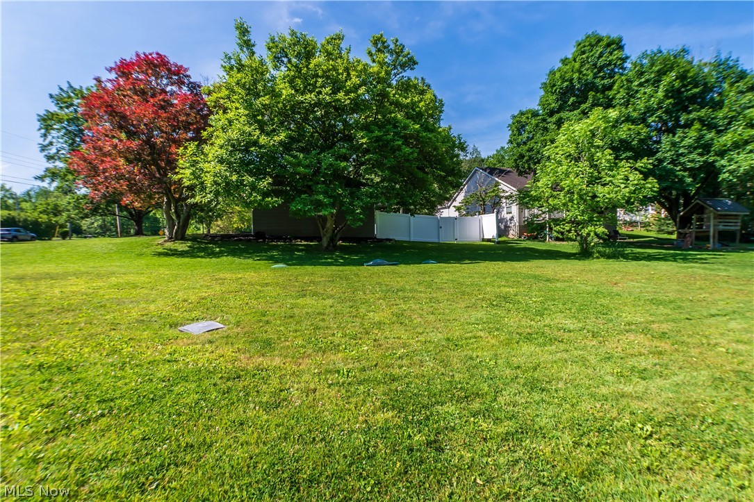 11255 Eleanor Avenue NE Hartville OH 44632