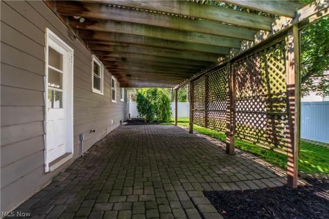 11255 Eleanor Avenue NE Hartville OH 44632