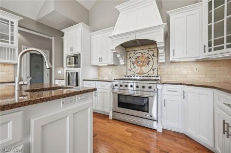 1803 Whisper Bluff Trail Hinckley OH 44233