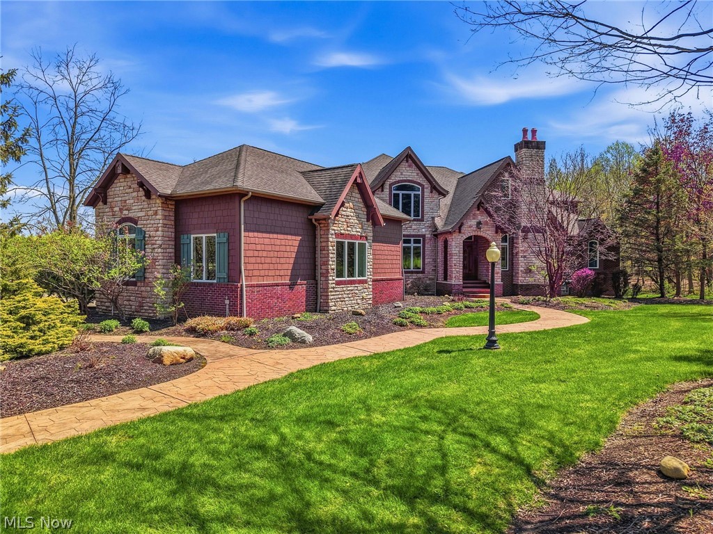 1803 Whisper Bluff Trail Hinckley OH 44233