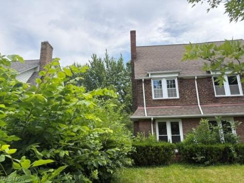 3061 Albion Road Cleveland OH 44120