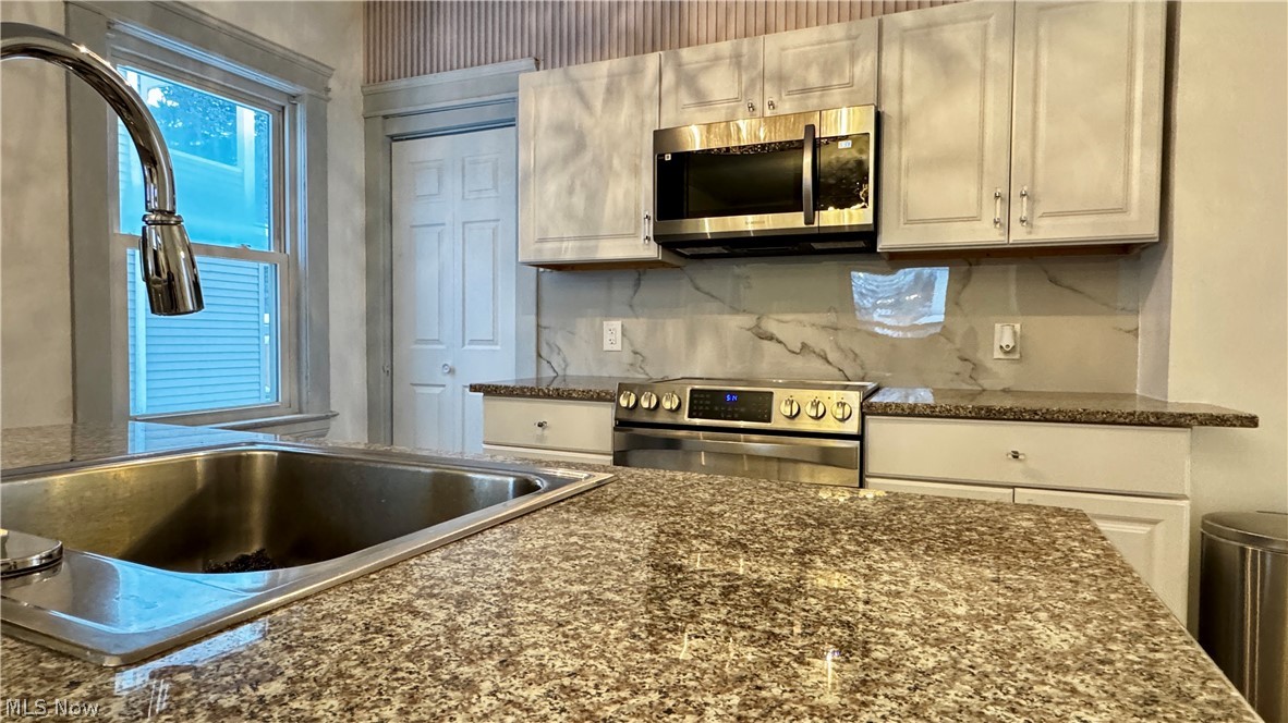 4001 E 54th Street Newburgh Heights OH 44105