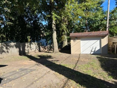 9514 Silk Avenue Cleveland OH 44102