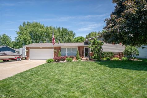8026 Garnet Avenue NE Canton OH 44721