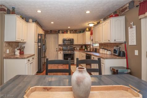 8026 Garnet Avenue NE Canton OH 44721